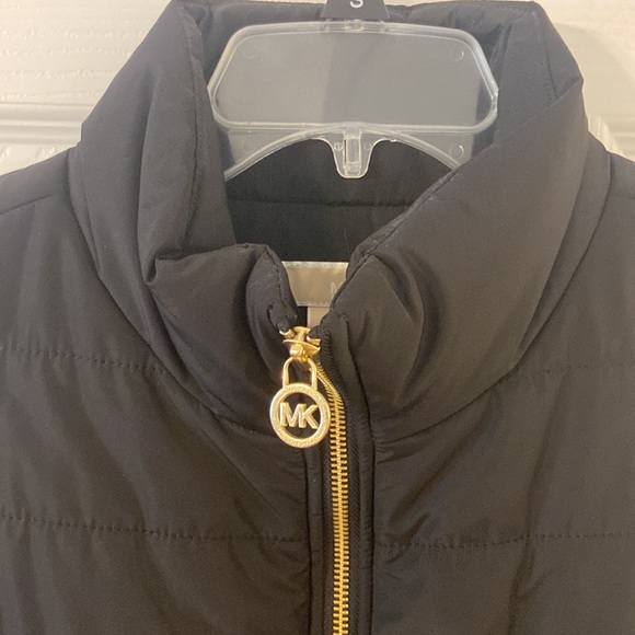 MICHAEL KORS Women’s Vest size 1X  zipper front gold length 28” bust 46” black - Picture 2 of 12